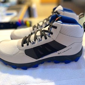 Columbia Mens Flow Centre Sneaker / Boot, NEW w/ out tags, (Size 11.5)